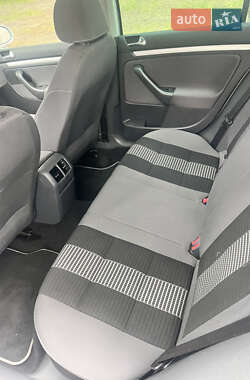 Хэтчбек Volkswagen Golf 2008 в 