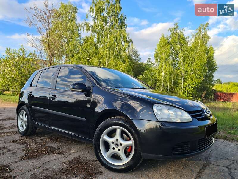 Хэтчбек Volkswagen Golf 2004 в 