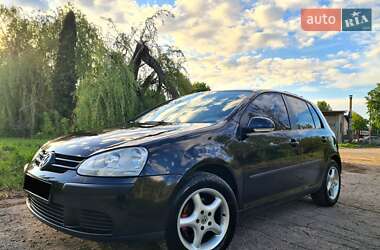 Хэтчбек Volkswagen Golf 2004 в 