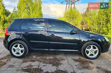 Хэтчбек Volkswagen Golf 2004 в 