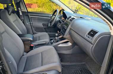 Хэтчбек Volkswagen Golf 2004 в 