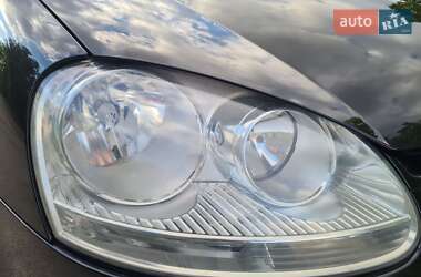 Хэтчбек Volkswagen Golf 2004 в 