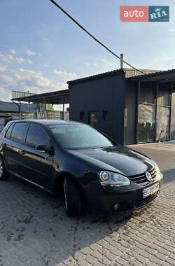 Хэтчбек Volkswagen Golf 2004 в 