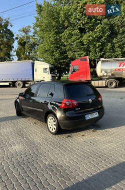 Хэтчбек Volkswagen Golf 2004 в 