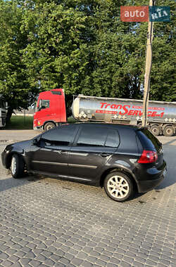 Хэтчбек Volkswagen Golf 2004 в 