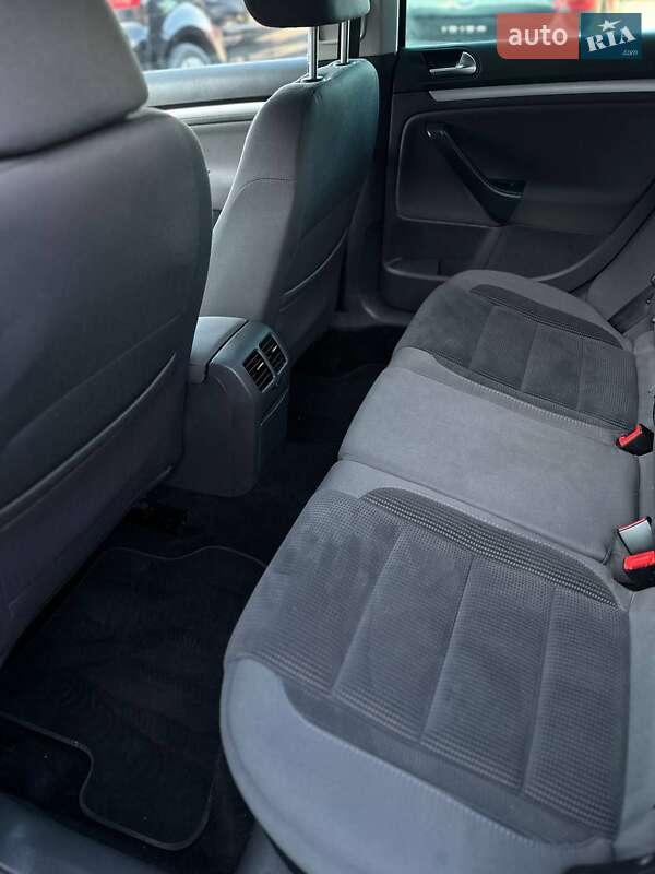 Универсал Volkswagen Golf 2009 в Ровно