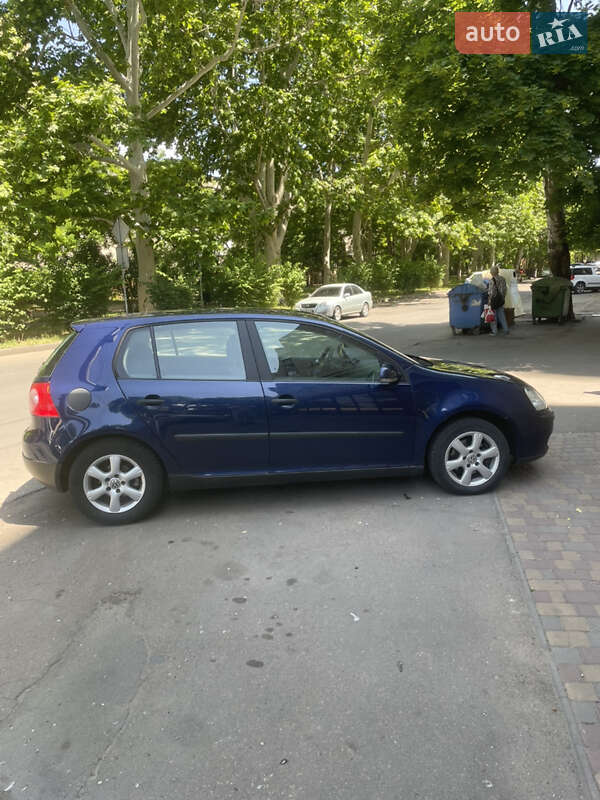 Хэтчбек Volkswagen Golf 2004 в Одессе