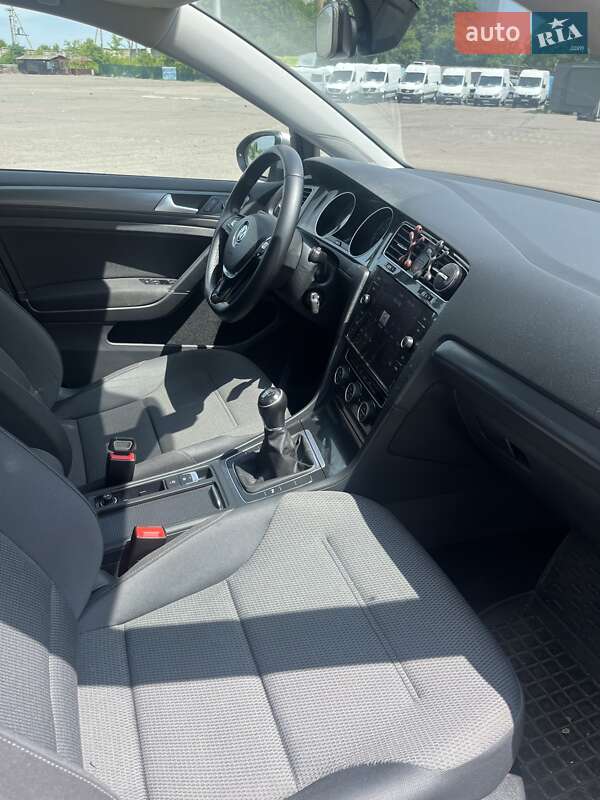 Универсал Volkswagen Golf 2018 в Ровно