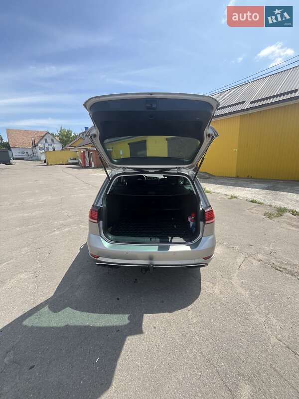 Универсал Volkswagen Golf 2018 в Ровно