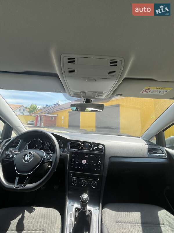 Универсал Volkswagen Golf 2018 в Ровно