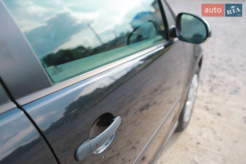 Хетчбек Volkswagen Golf 2003 в Бердичеві