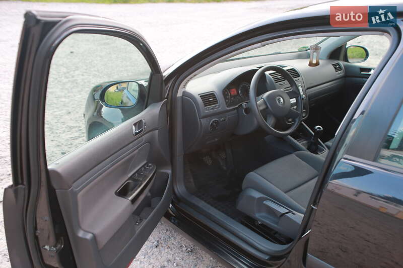 Хетчбек Volkswagen Golf 2003 в Бердичеві