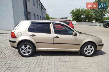 Хетчбек Volkswagen Golf 2001 в 