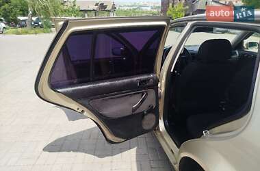 Хетчбек Volkswagen Golf 2001 в 