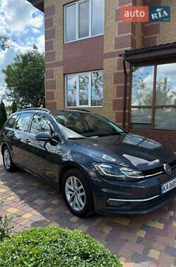 Универсал Volkswagen Golf 2017 в Петропавловской Борщаговке