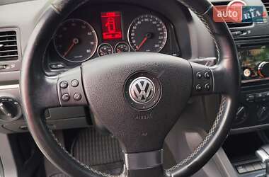 Хэтчбек Volkswagen Golf 2008 в 