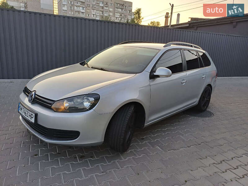 Универсал Volkswagen Golf 2011 в Житомире