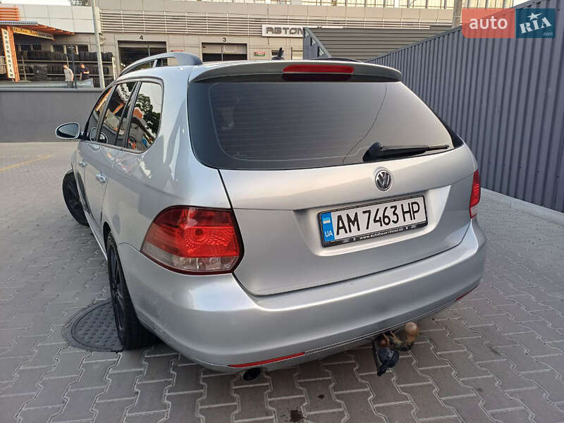 Универсал Volkswagen Golf 2011 в Житомире