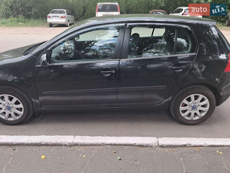 Хэтчбек Volkswagen Golf 2004 в Кривом Роге