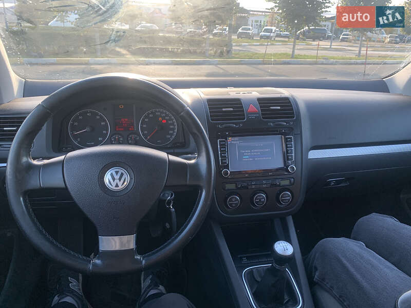 Хетчбек Volkswagen Golf 2006 в Бучі