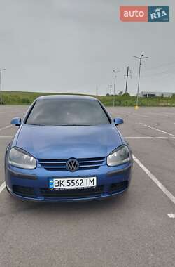 Хетчбек Volkswagen Golf 2004 в Рівному