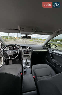 Хэтчбек Volkswagen Golf 2013 в 