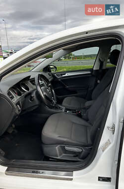 Хэтчбек Volkswagen Golf 2013 в 