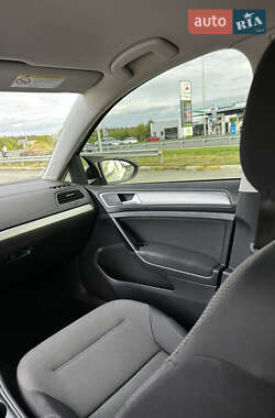 Хэтчбек Volkswagen Golf 2013 в 