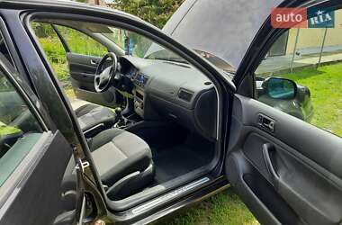 Хэтчбек Volkswagen Golf 2001 в 
