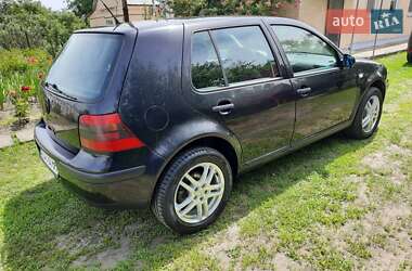 Хэтчбек Volkswagen Golf 2001 в 