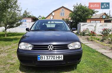 Хэтчбек Volkswagen Golf 2001 в 