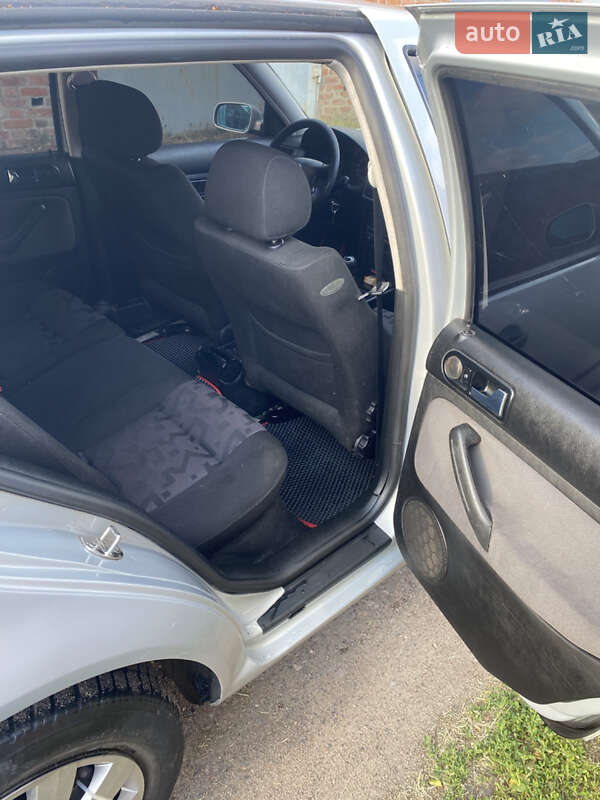Хетчбек Volkswagen Golf 1999 в Гадячі