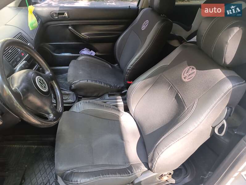 Хетчбек Volkswagen Golf 1999 в Чернівцях