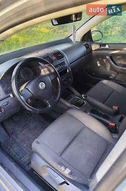 Хэтчбек Volkswagen Golf 2006 в 