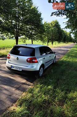 Хэтчбек Volkswagen Golf 2006 в 