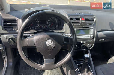 Хэтчбек Volkswagen Golf 2007 в 