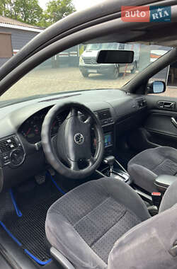 Хэтчбек Volkswagen Golf 1998 в 