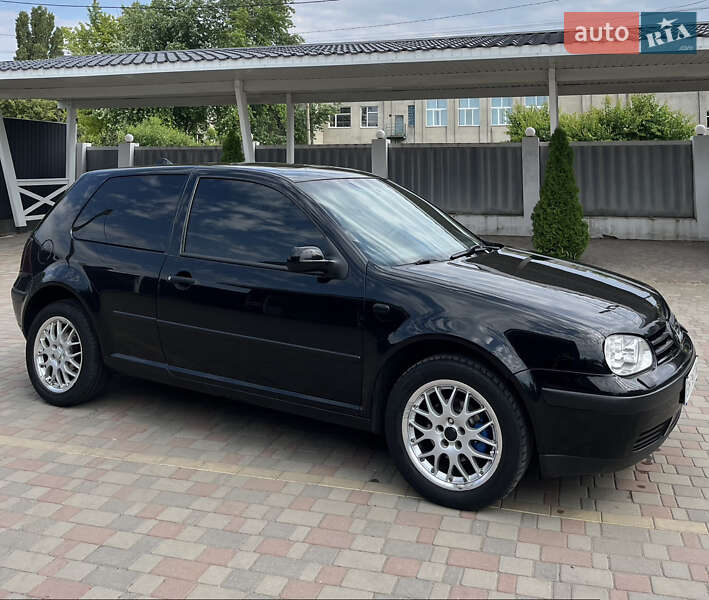 Хэтчбек Volkswagen Golf 1998 в 
