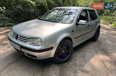 Хетчбек Volkswagen Golf 2001 в Харкові