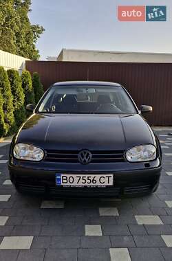 Хэтчбек Volkswagen Golf 2003 в 