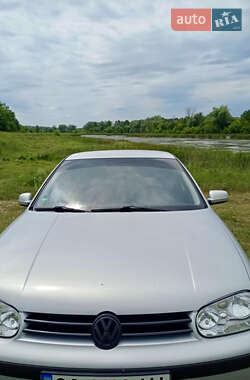 Хэтчбек Volkswagen Golf 2000 в Стеблеве
