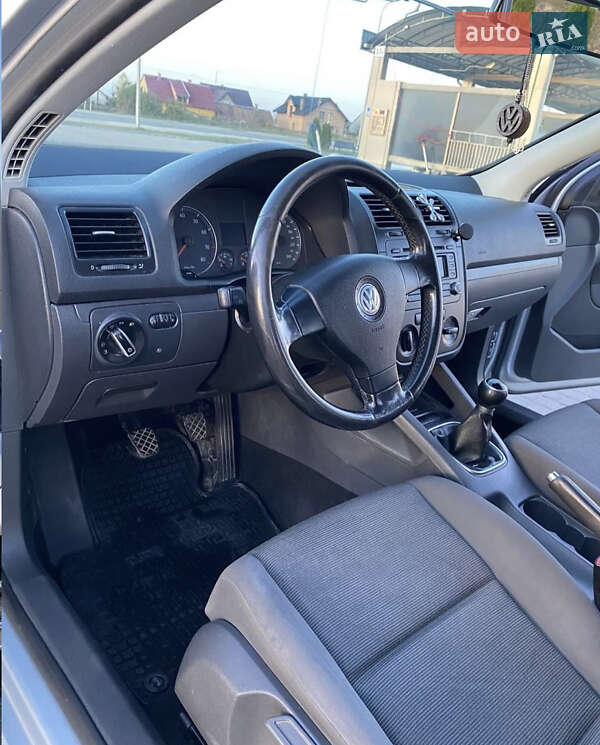 Хетчбек Volkswagen Golf 2006 в Вінниці