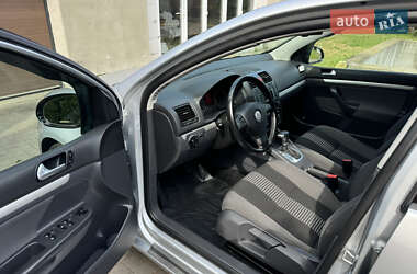 Хэтчбек Volkswagen Golf 2008 в 