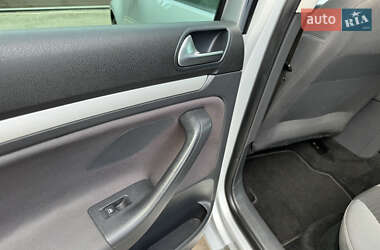 Хэтчбек Volkswagen Golf 2008 в 
