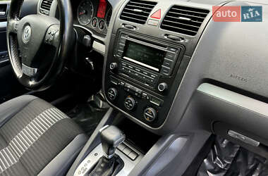 Хэтчбек Volkswagen Golf 2008 в 