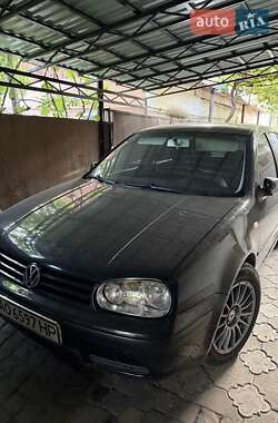 Хэтчбек Volkswagen Golf 2002 в 