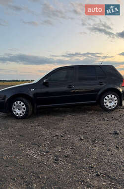 Хэтчбек Volkswagen Golf 1998 в 
