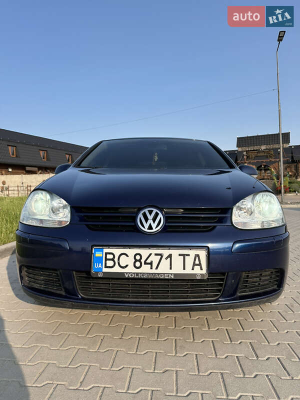 Хетчбек Volkswagen Golf 2005 в Буську
