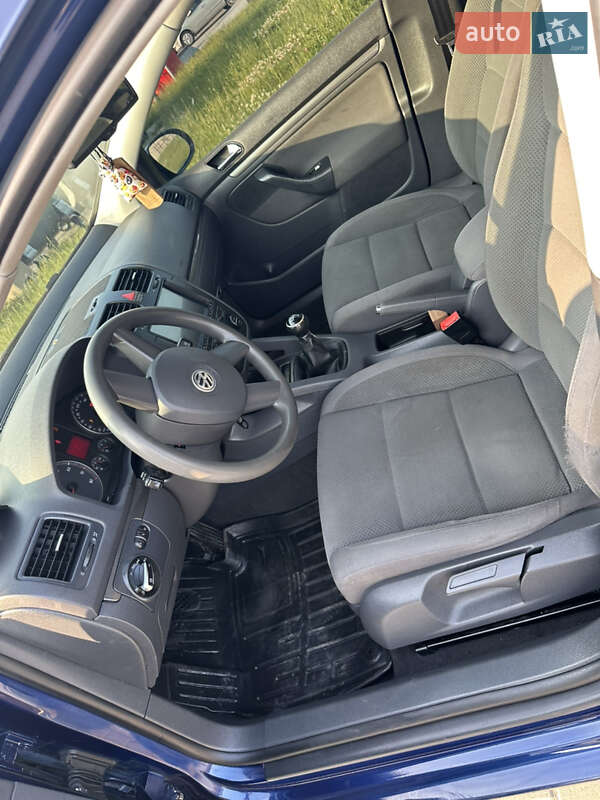 Хетчбек Volkswagen Golf 2005 в Буську