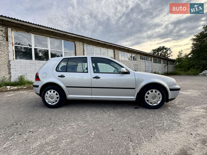 Хэтчбек Volkswagen Golf 2000 в Луцке